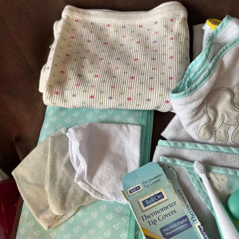 Baby Bath & Grooming Bundle Frida Safety 1st Pampers Towels Changing Pad 15+ Pc‎